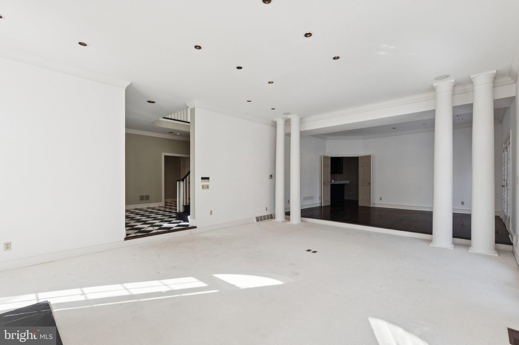 821 Oxford Crest Villanova, PA 19085 - Photo 5 of 39 Living Room