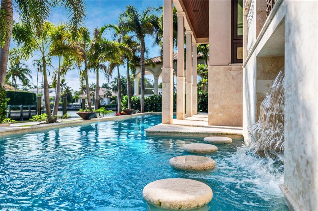 2233 Forrest Lane Naples, FL 34102 - Photo 18 of 49