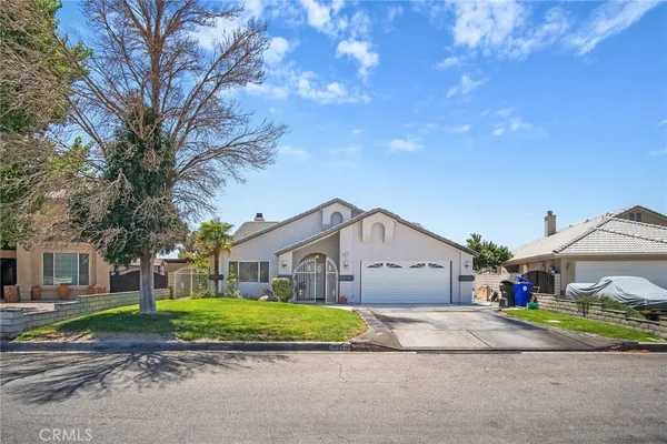 $445,000 | 14375 Jamaica Lane, Helendale, CA 92342