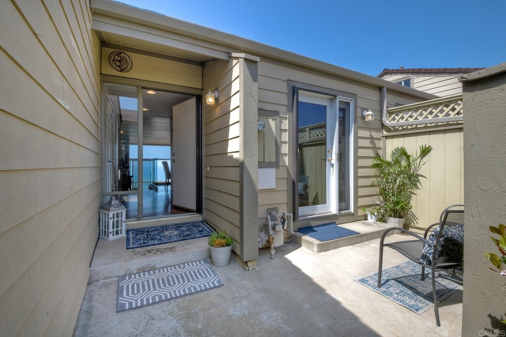 1808 Parliament Road Encinitas, CA 92024 - Photo 10 of 49 Front entry- the courtyard and be extended and enclosed/gated.