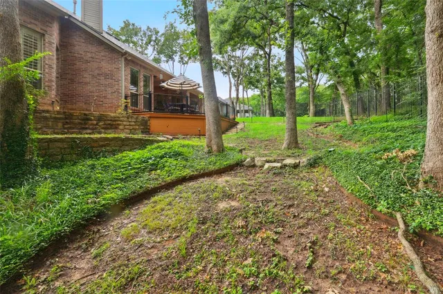 a view of a house with backyard and a tree