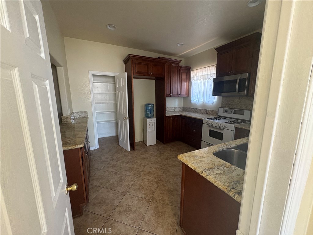 3395 Franklin Avenue Riverside, CA 92507 - Photo 18 of 55 a kitchen with granite countertop a refrigerator and a sink