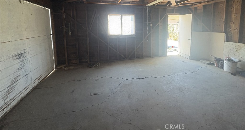 3395 Franklin Avenue Riverside, CA 92507 - Photo 44 of 55 an empty room with windows