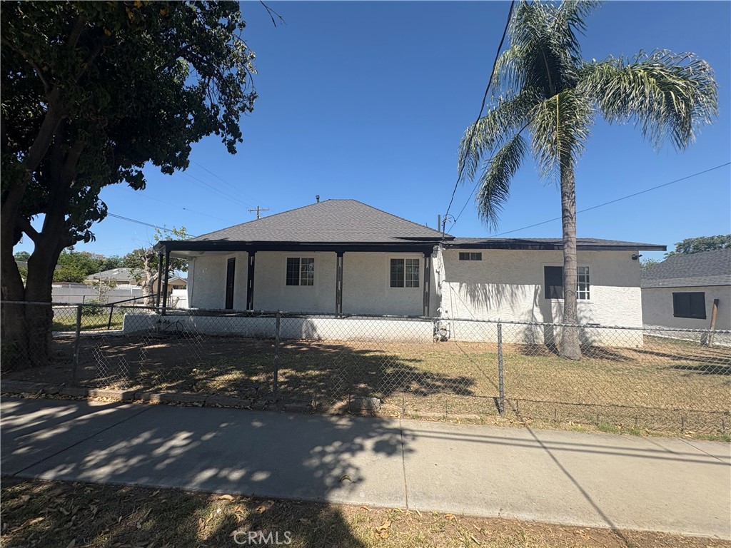 3395 Franklin Avenue Riverside, CA 92507 - Photo 47 of 55 a front view of a house with garden