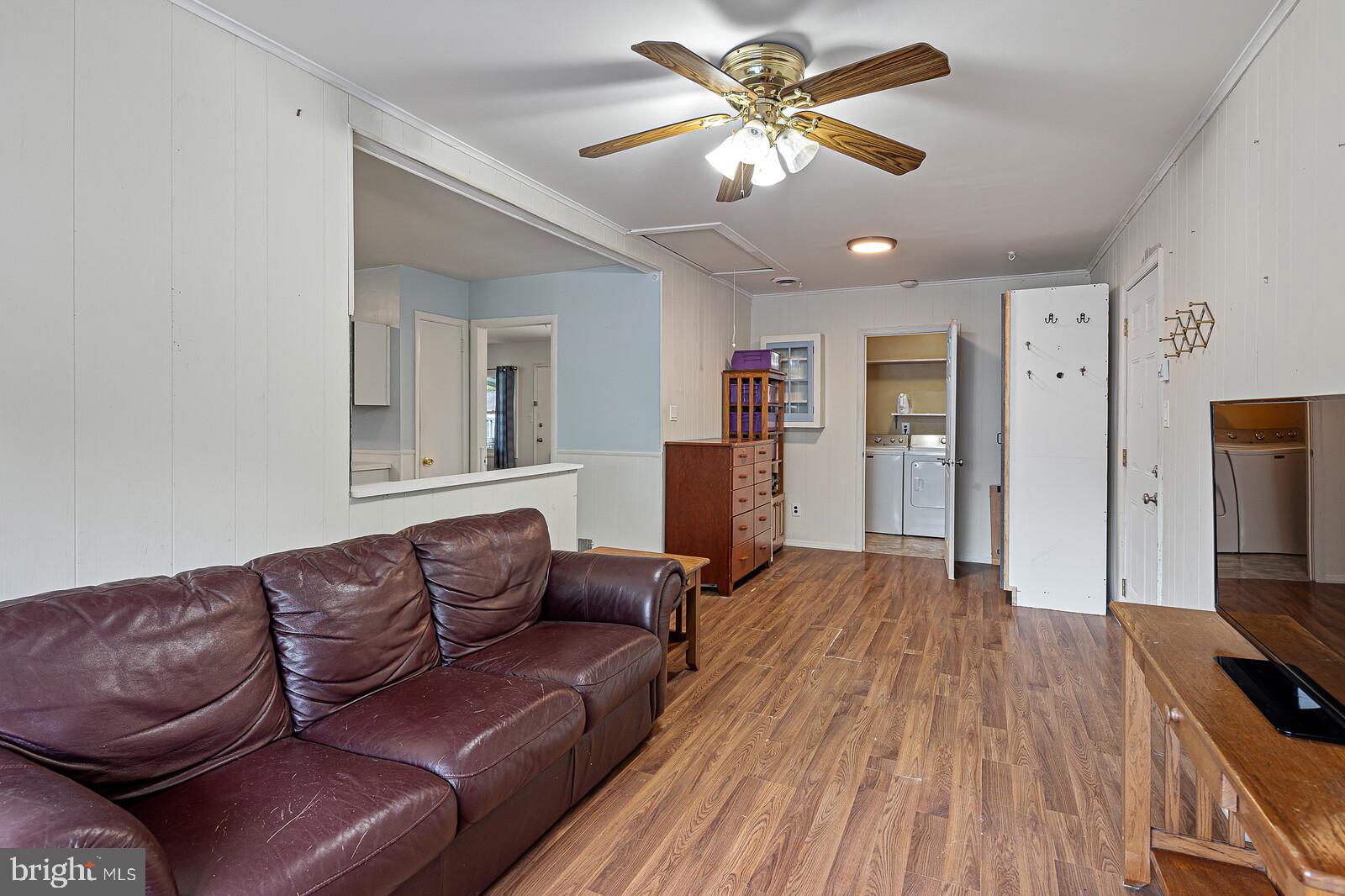 27 Benning Road Claymont, DE 19703 - Photo 11 of 27 Family Room