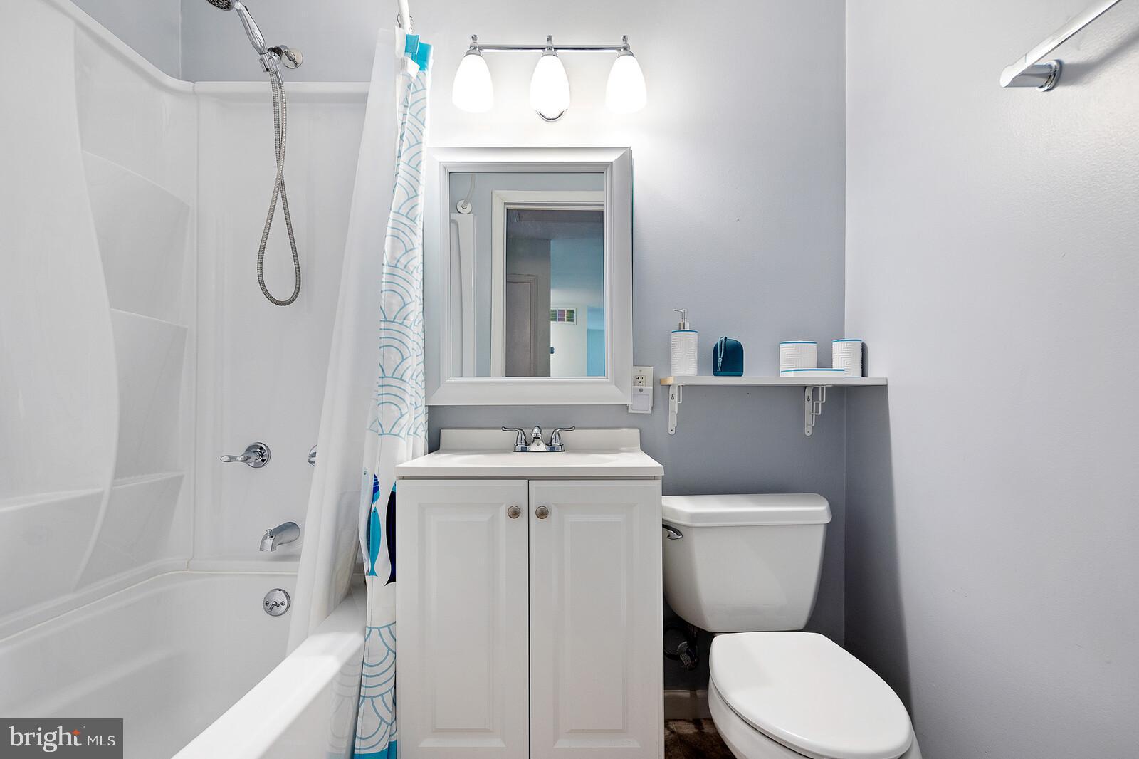 27 Benning Road Claymont, DE 19703 - Photo 21 of 27 Full Bathroom (hall)