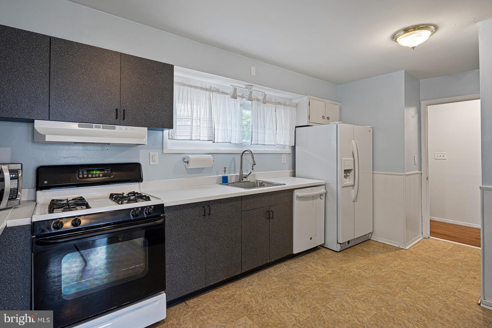 27 Benning Road Claymont, DE 19703 - Photo 7 of 27 Kitchen