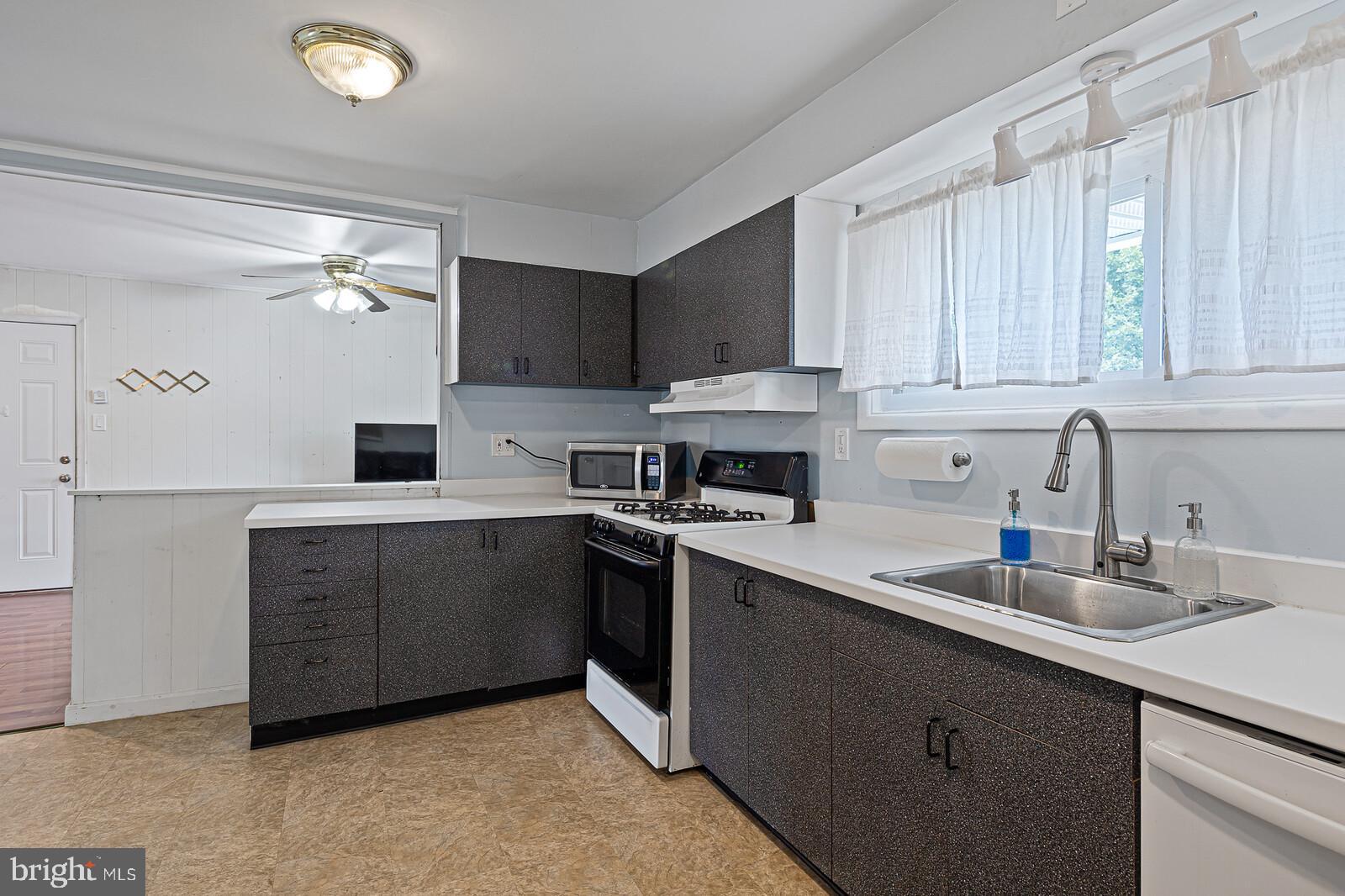 27 Benning Road Claymont, DE 19703 - Photo 10 of 27 Kitchen
