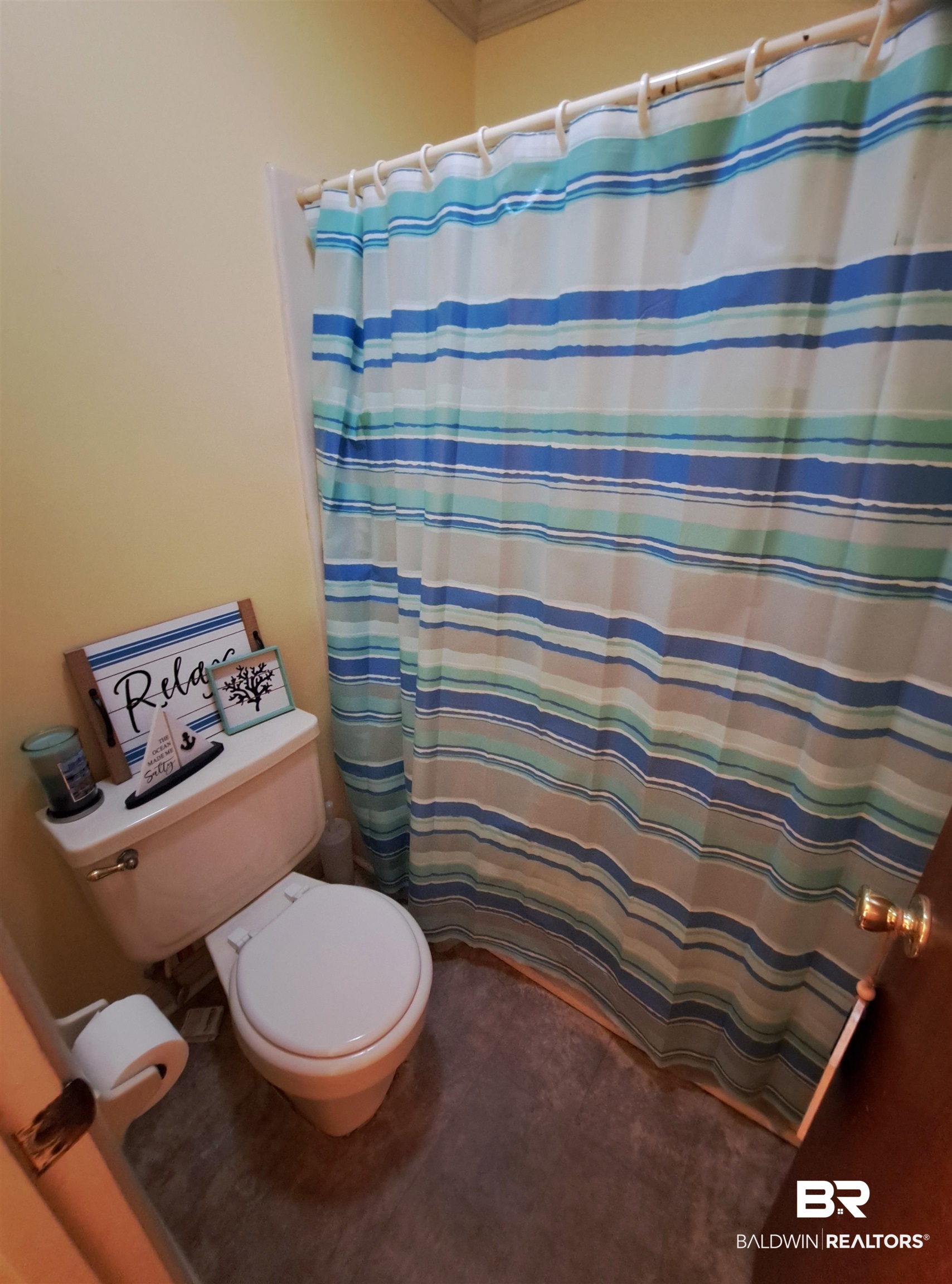 249 Newton Parkway Evergreen, AL 36401 - Photo 21 of 28 Full bath with a shower with curtain and toilet