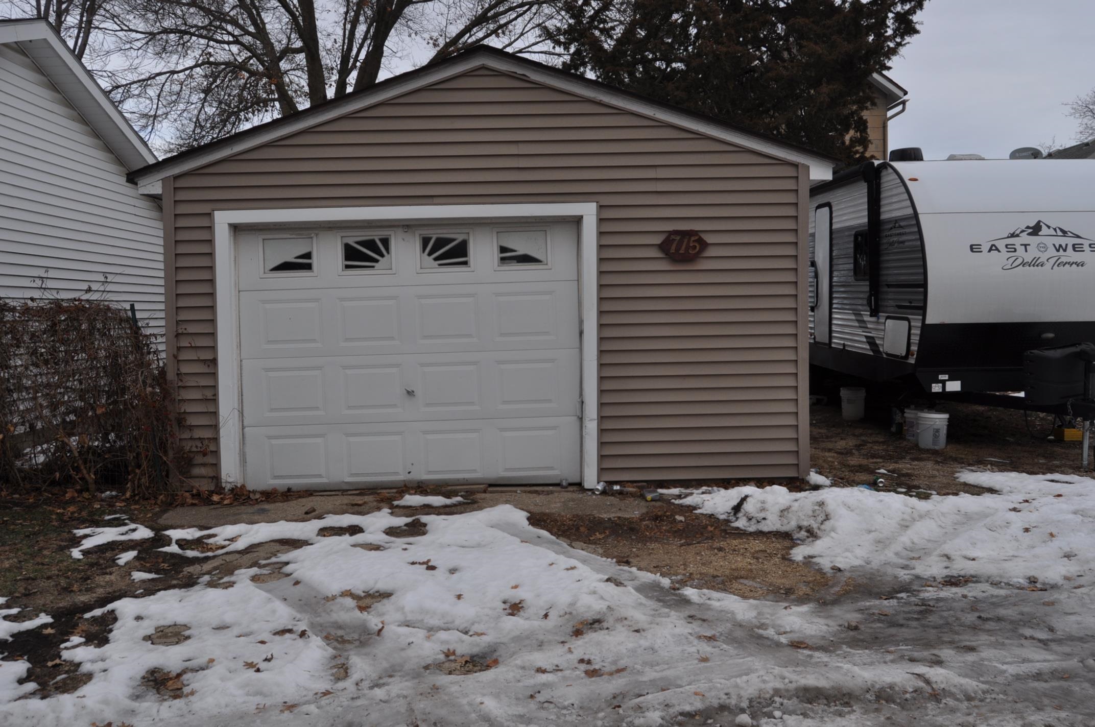 715 West Ringold Street Freeport, IL 61032 - Photo 2 of 2 a front view of a house