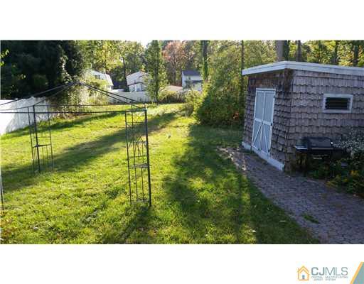626 Spruce Road North Brunswick, NJ 08902 - Photo 15 of 23