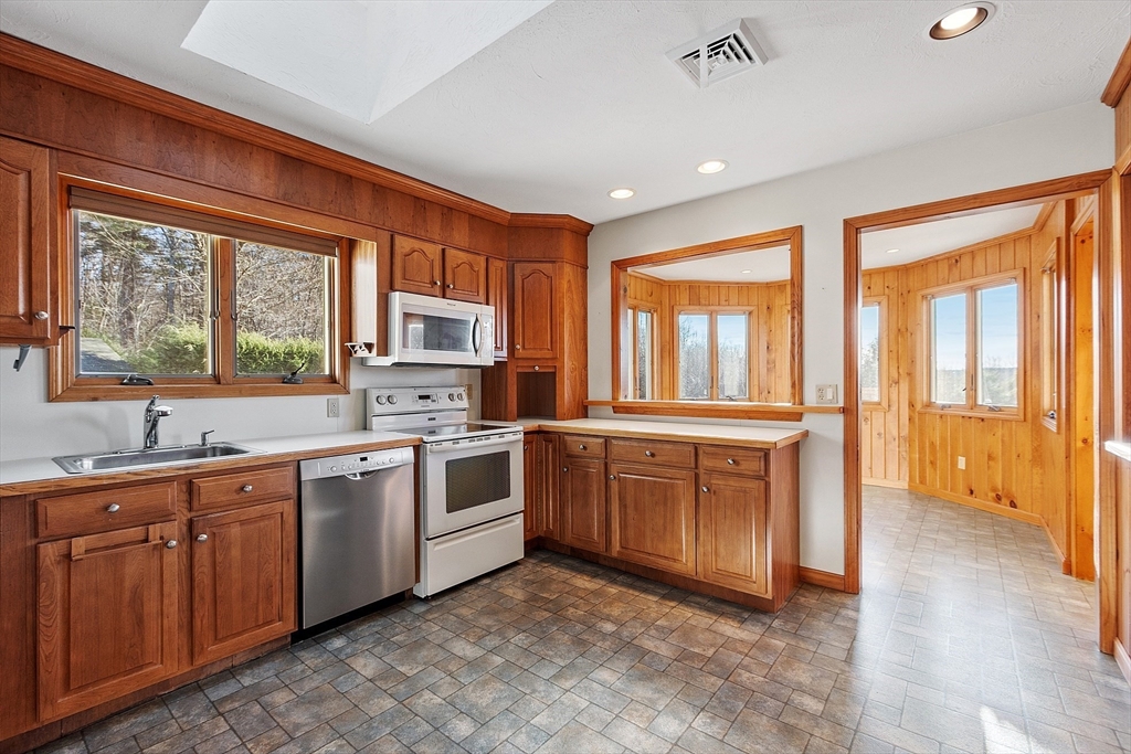 51 Haskell Road Templeton, MA 01468 - Photo 3 of 42
