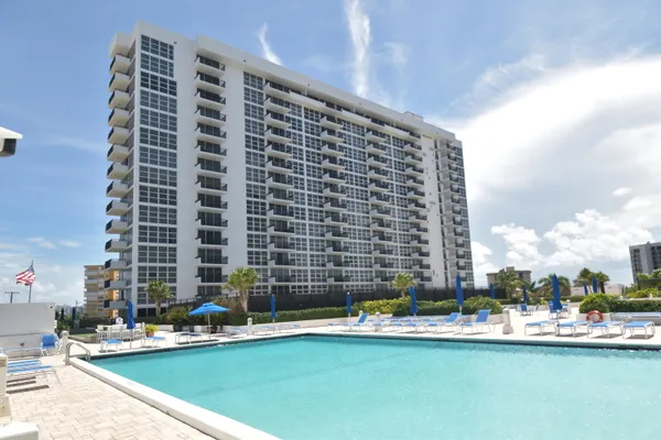 $3,500 | 525 North Ocean Boulevard, Unit D, Pompano Beach, FL 33062