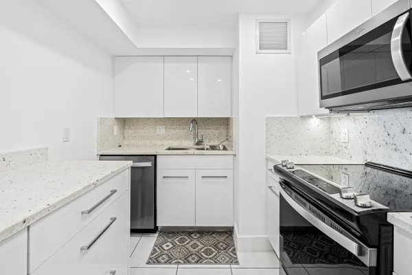 $3,500 | 525 North Ocean Boulevard, Unit D, Pompano Beach, FL 33062