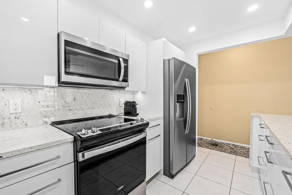 $3,500 | 525 North Ocean Boulevard, Unit D, Pompano Beach, FL 33062