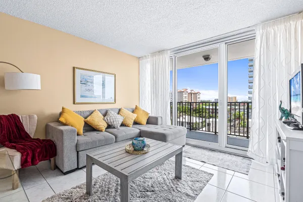 $3,500 | 525 North Ocean Boulevard, Unit D, Pompano Beach, FL 33062