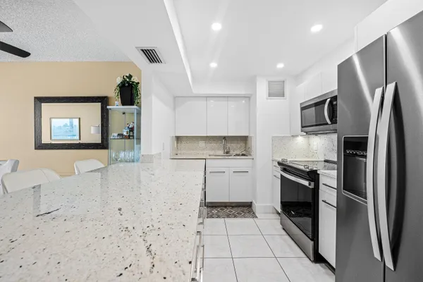 $3,500 | 525 North Ocean Boulevard, Unit D, Pompano Beach, FL 33062