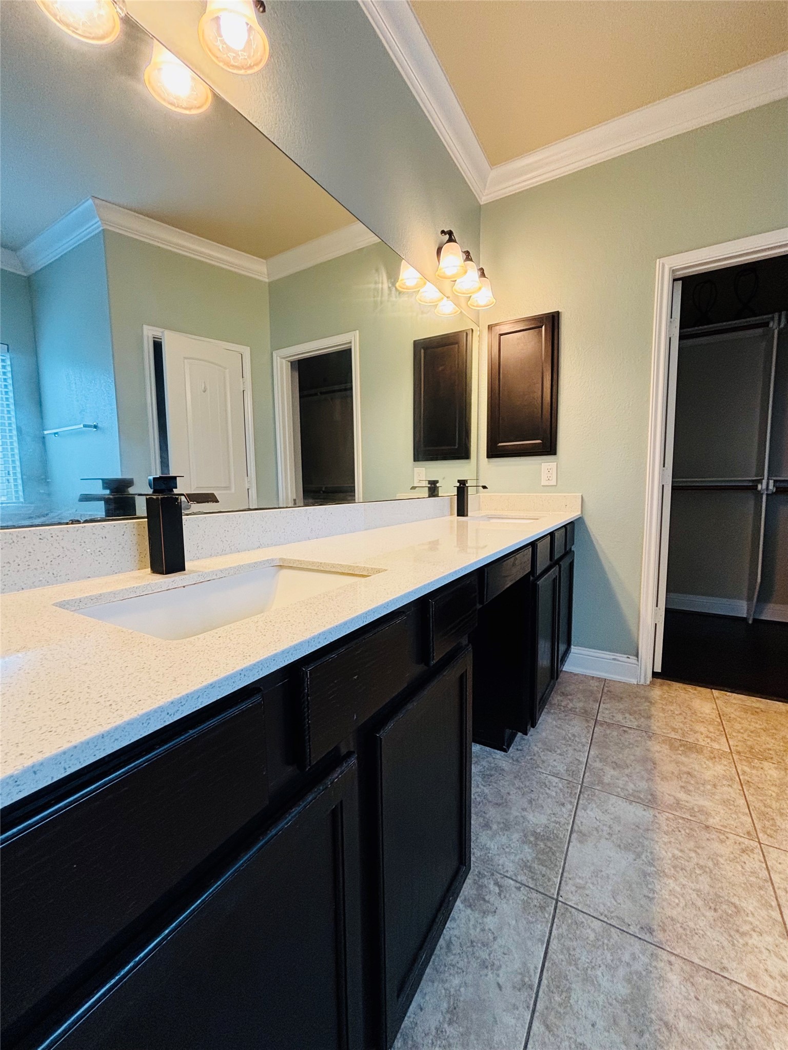 419 Blossom Terrace Lane Rosenberg, TX 77469 - Photo 14 of 19 a kitchen with a sink and a mirror