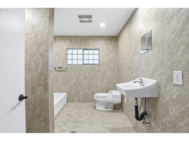 $750,000 | 3524 Southeast 119th Avenue, Portland, OR 97266