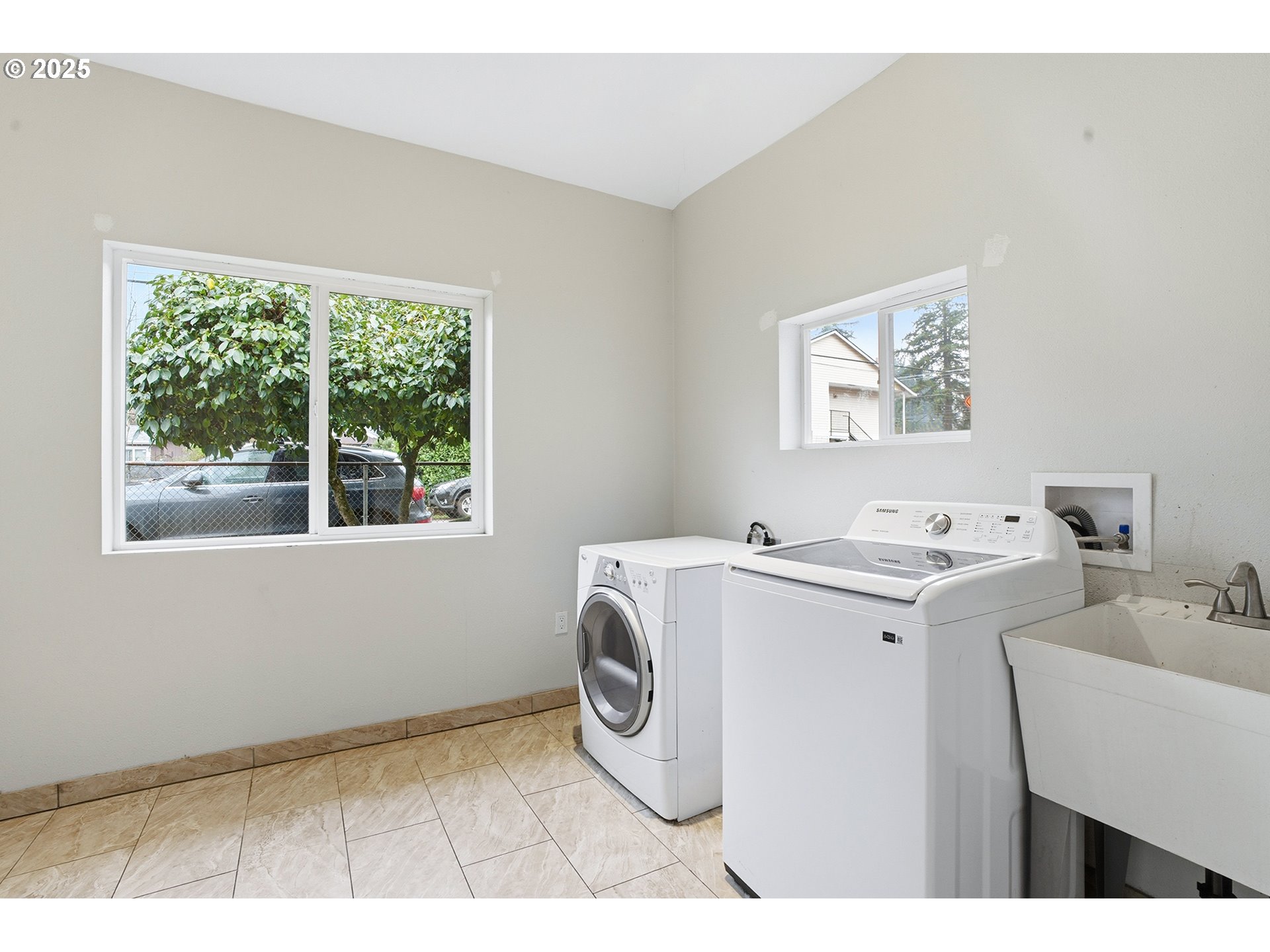 3524 Southeast 119th Avenue Portland, OR 97266 - Photo 8 of 43