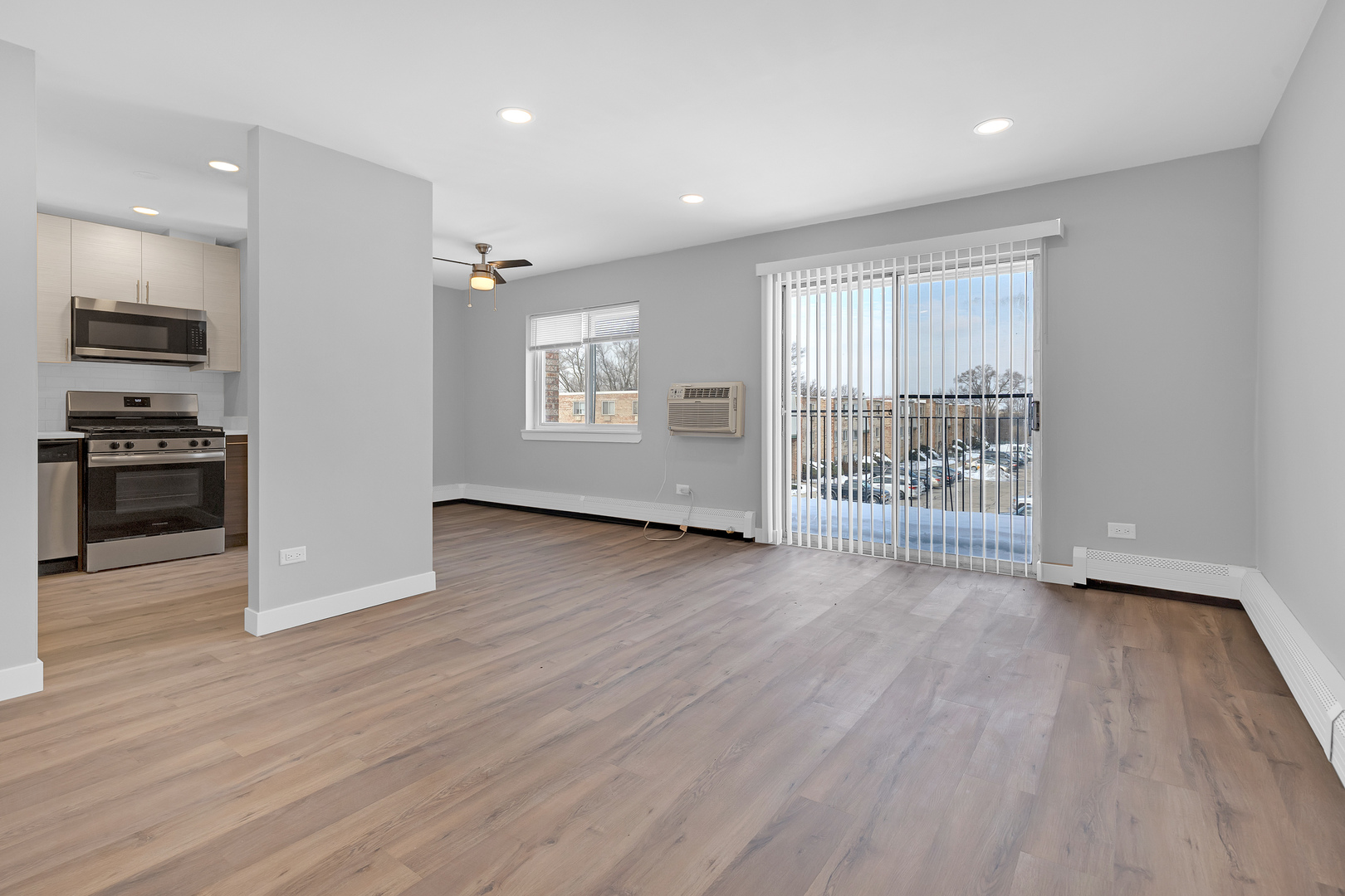 840 College Boulevard Addison, IL 60101 - Photo 2 of 8