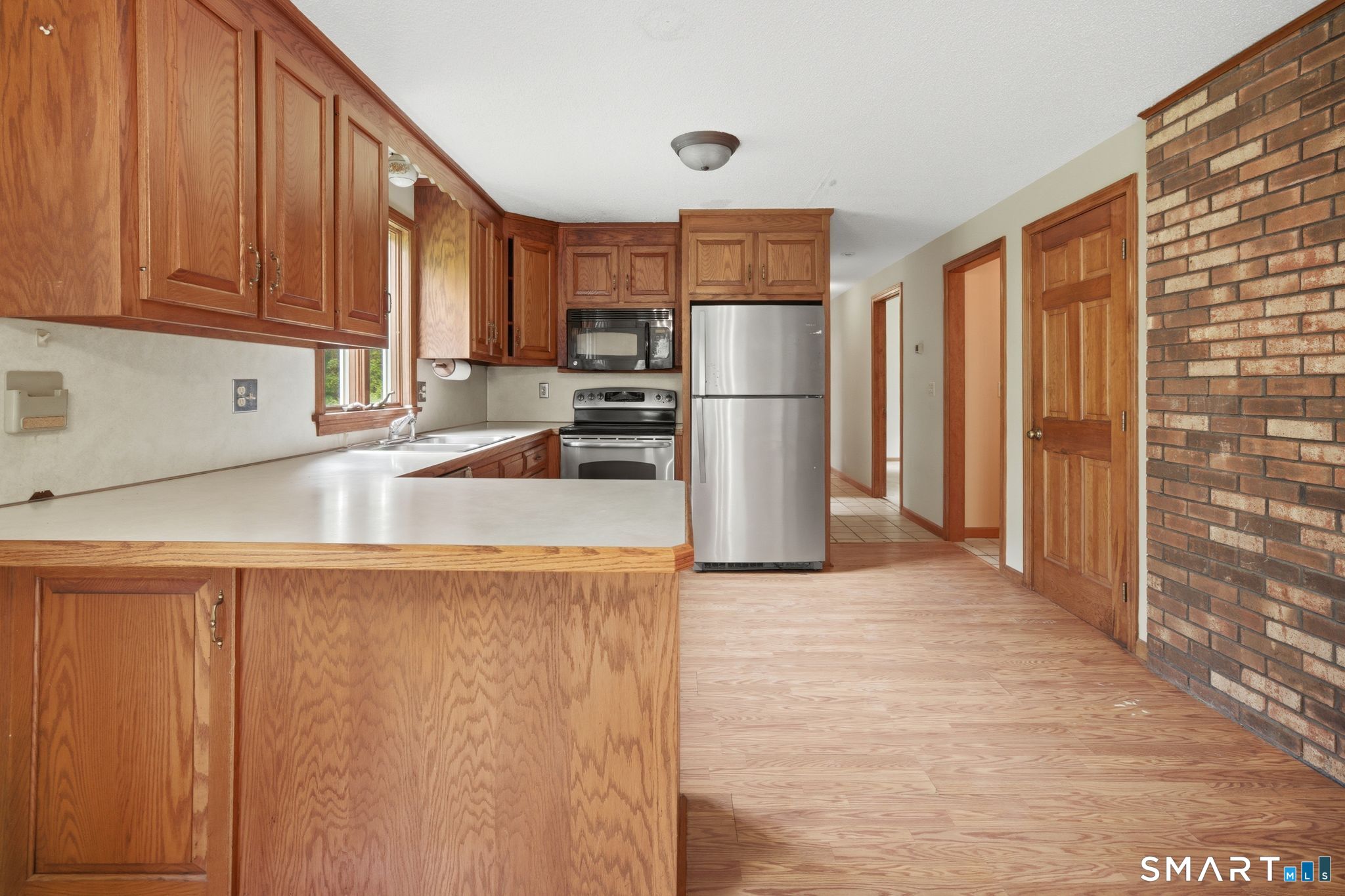 141 Hebron Road Bolton, CT 06043 - Photo 3 of 34