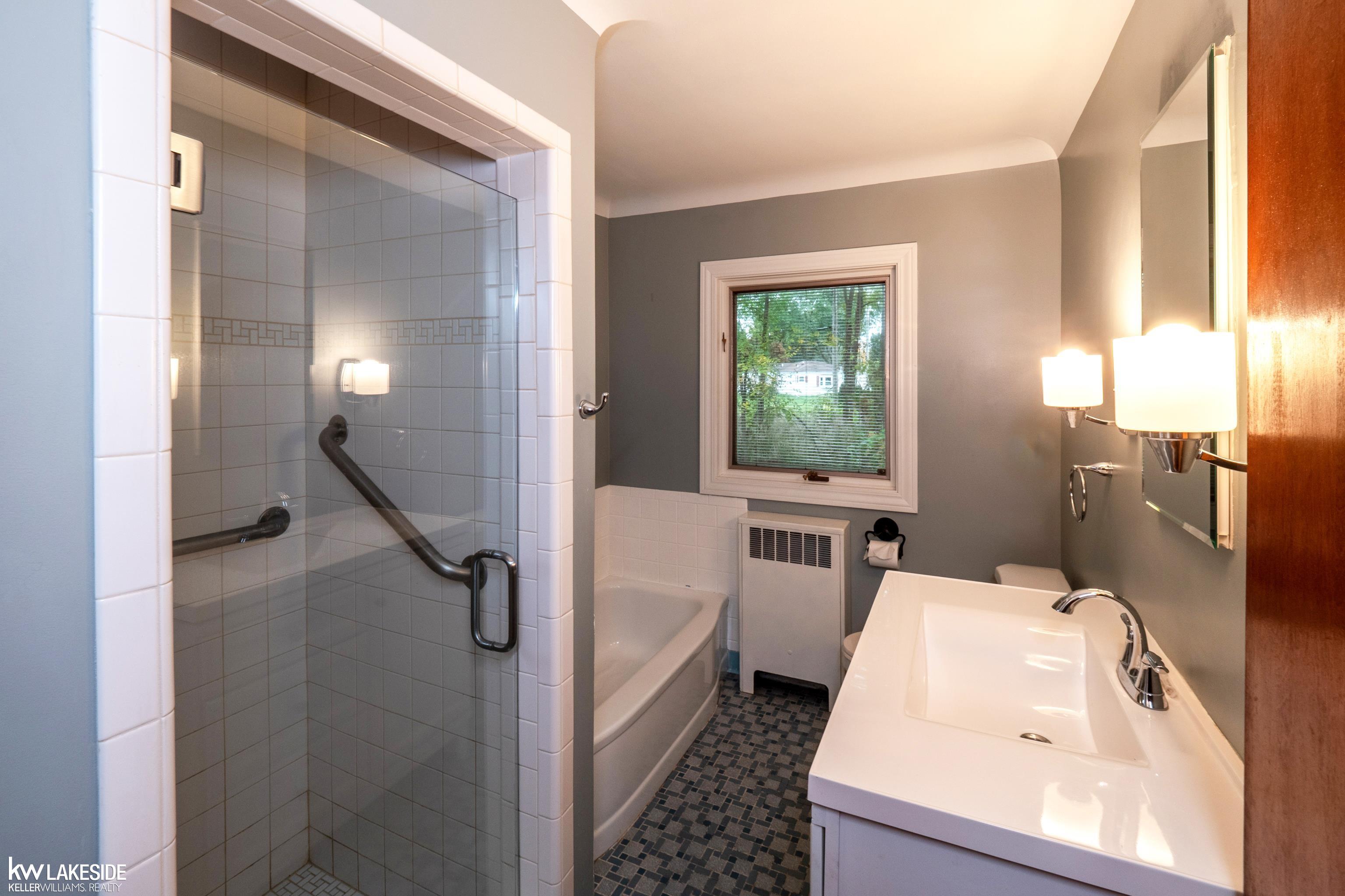6285 Clarkston Road Clarkston, MI 48346 - Photo 17 of 23 50125622-16.JPG