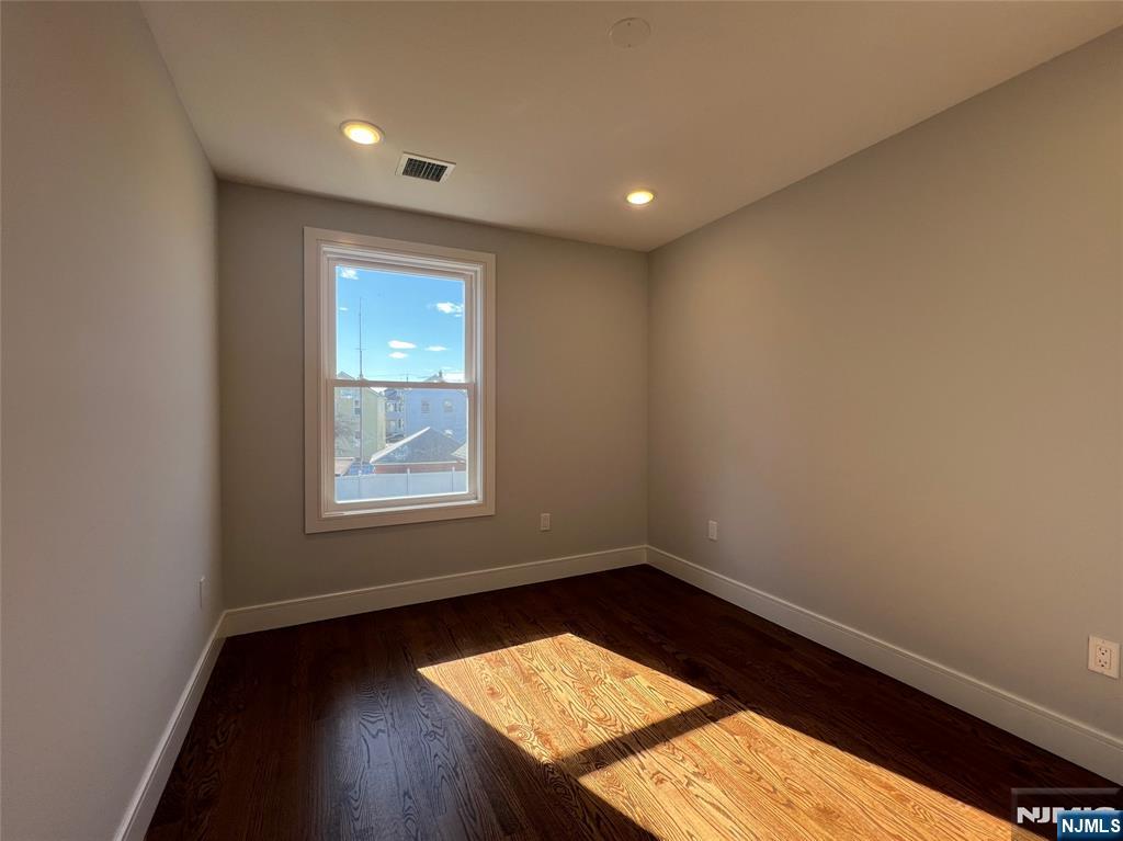 48 Tuttle Street Wallington, NJ 07057 - Photo 9 of 17