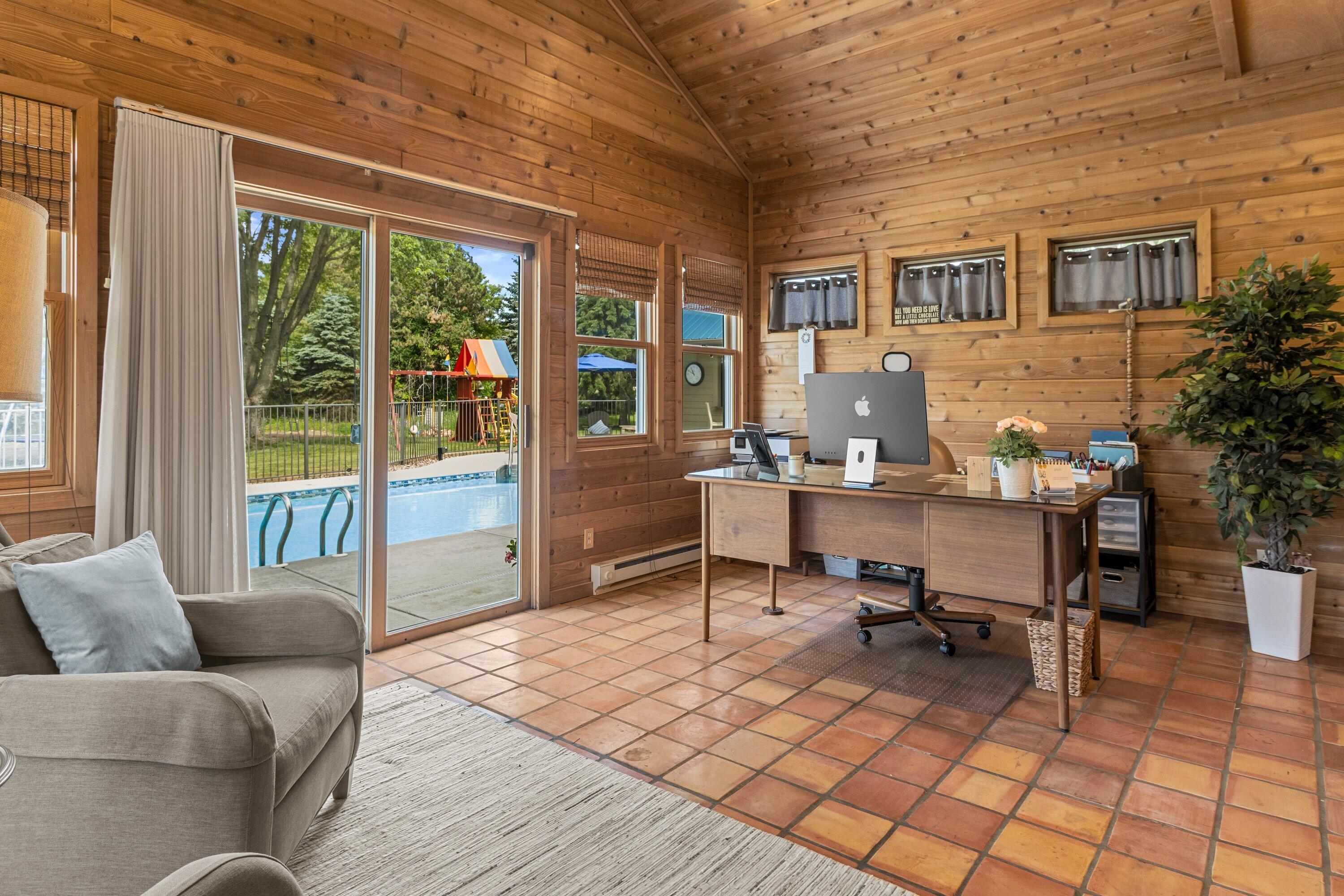 W318N377 Whitetail Run Delafield, WI 53018 - Photo 24 of 61 Sun Room / Office