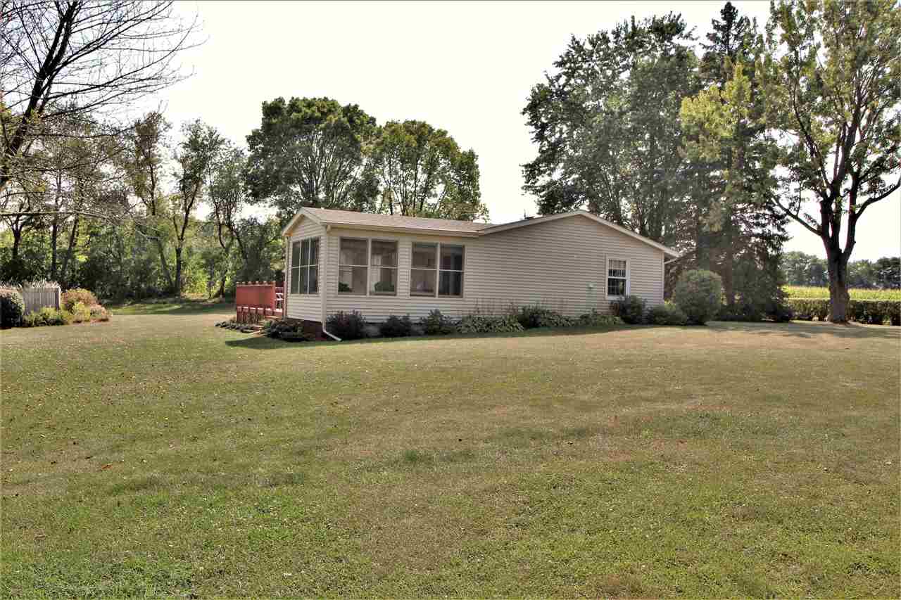 10035 Hamborg Road Roscoe, IL 61073 - Photo 3 of 24 Gallery Image 3