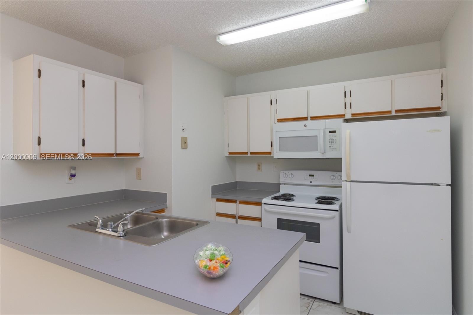 18304 Northwest 68th Avenue, Unit L Hialeah, FL 33015 - Photo 5 of 30
