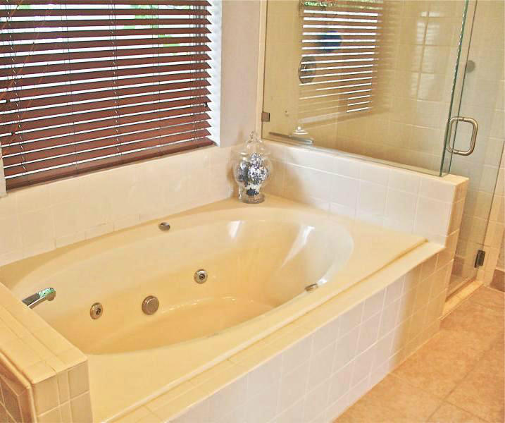 3877 Candlewood Boulevard Boca Raton, FL 33487 - Photo 10 of 18 MASTER BATH
