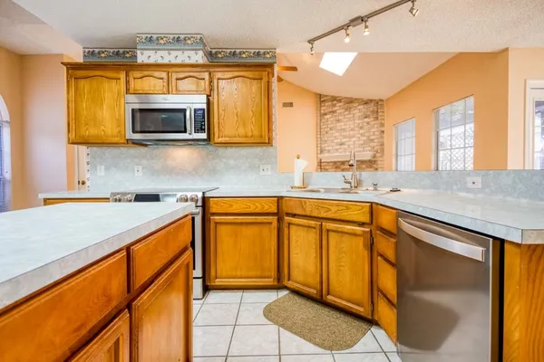 $1,700 | 2408 Oak Brook Drive, Portland, TX 78374