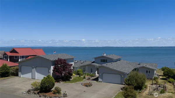 $950,000 | 544 Chinook Avenue Southeast, Ocean Shores, WA 98569