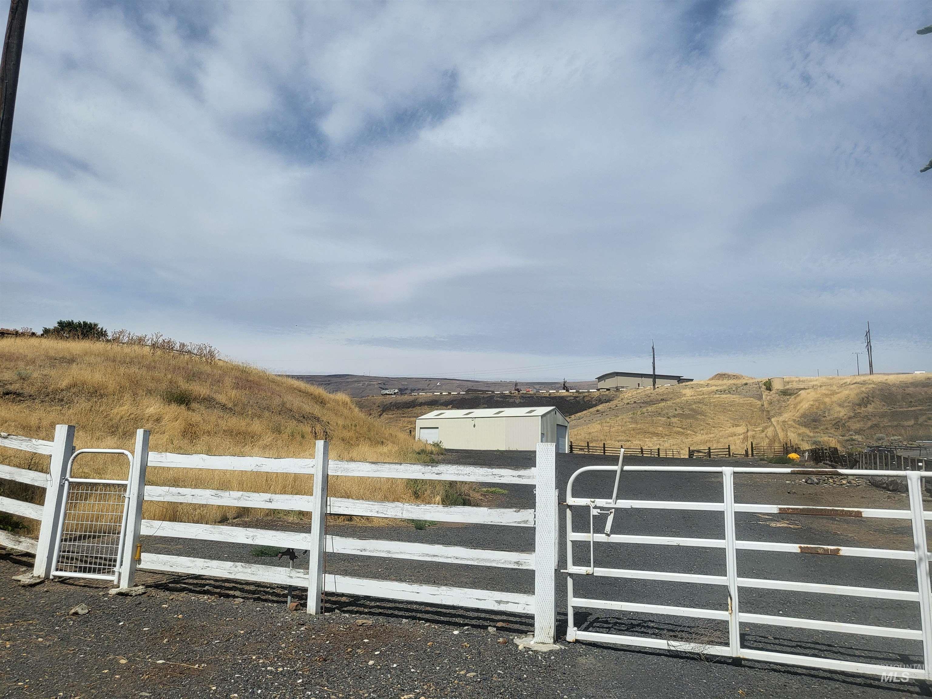 3045 Hatwai Road Lewiston, ID 83501 - Photo 4 of 22 Gallery Image 4