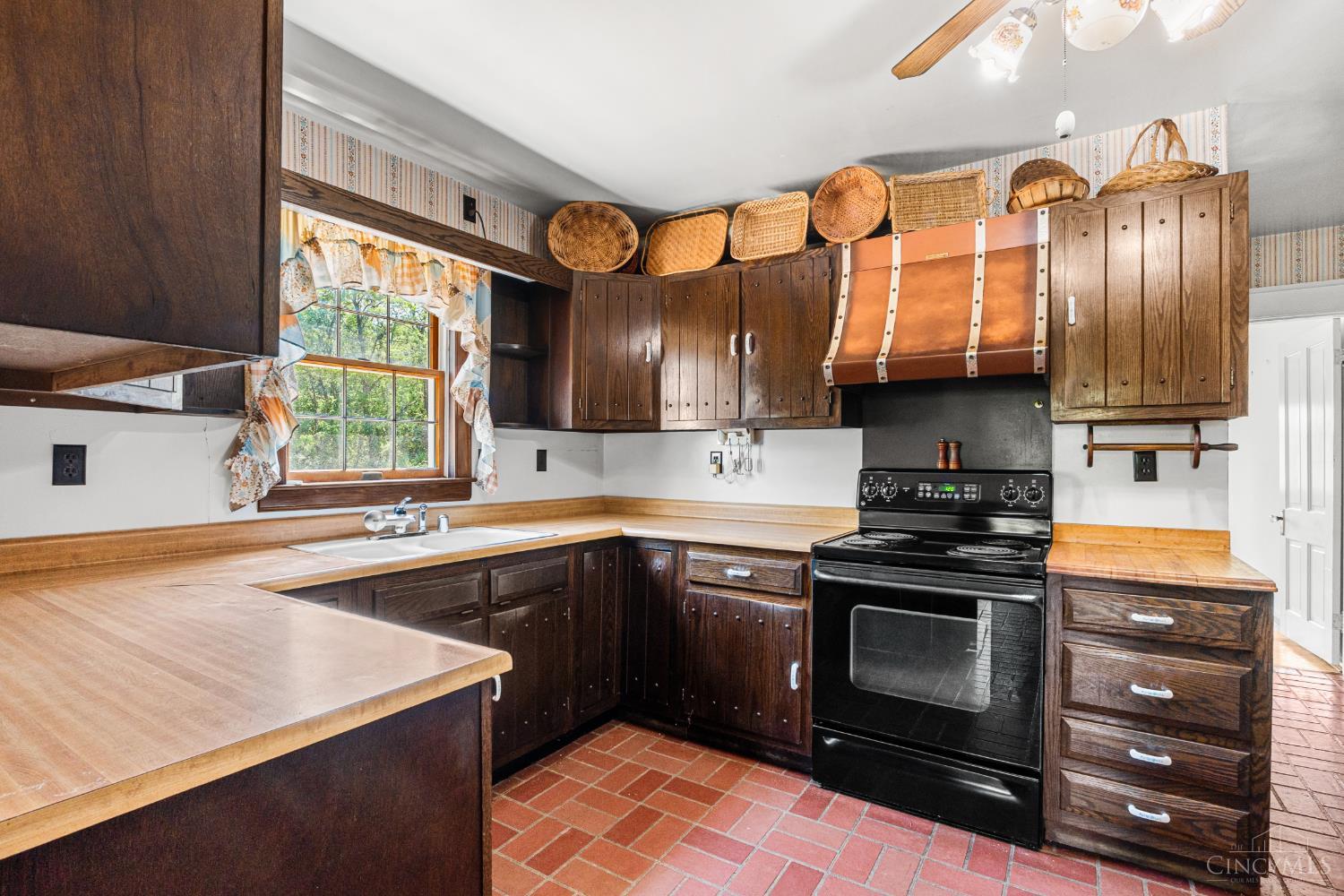 5856 Blue Rock Road Cincinnati, OH 45247 - Photo 3 of 51 Kitchen