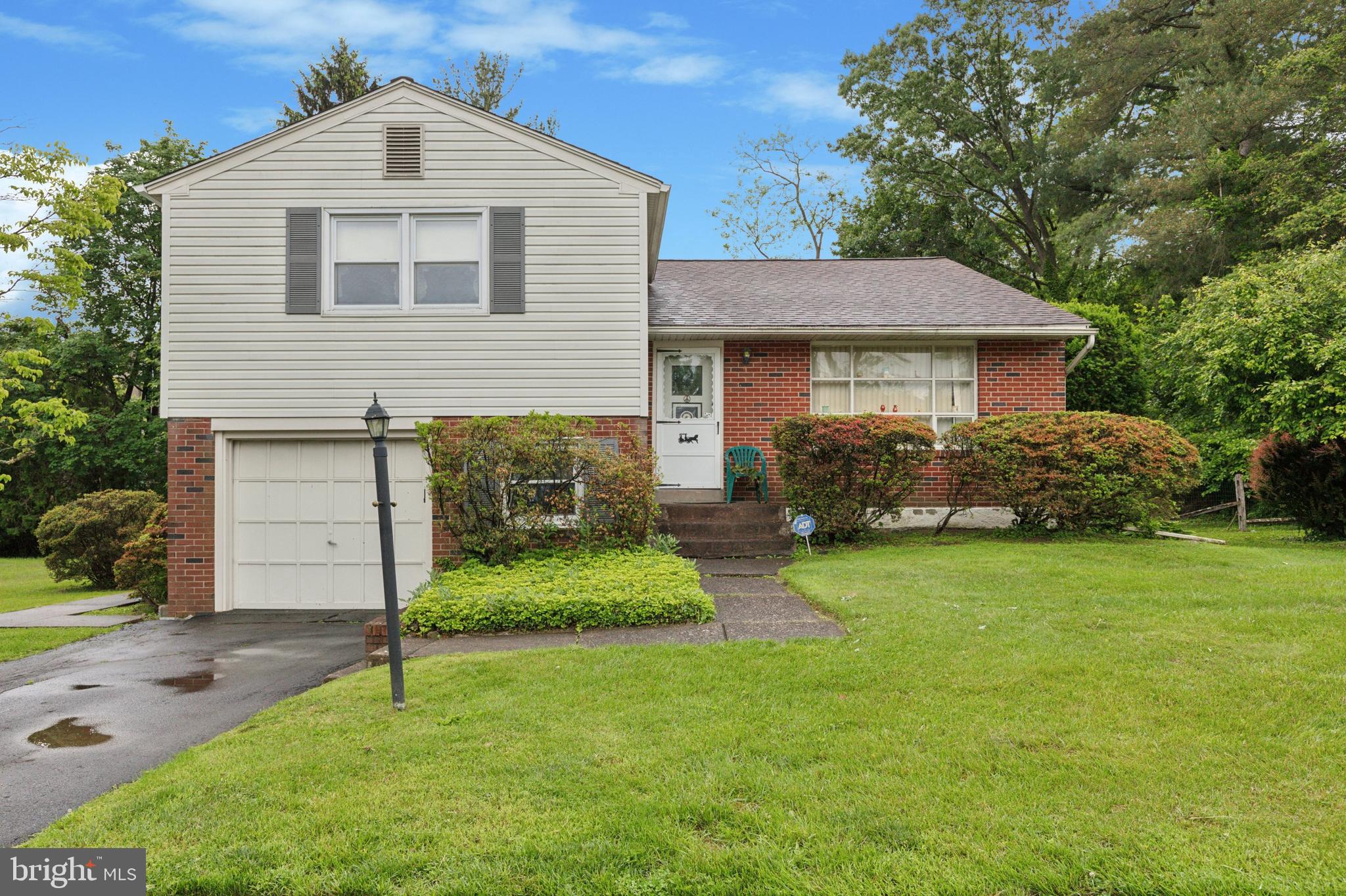 340 Ainslie Road Huntingdon Valley, PA 19006 - Photo 2 of 25