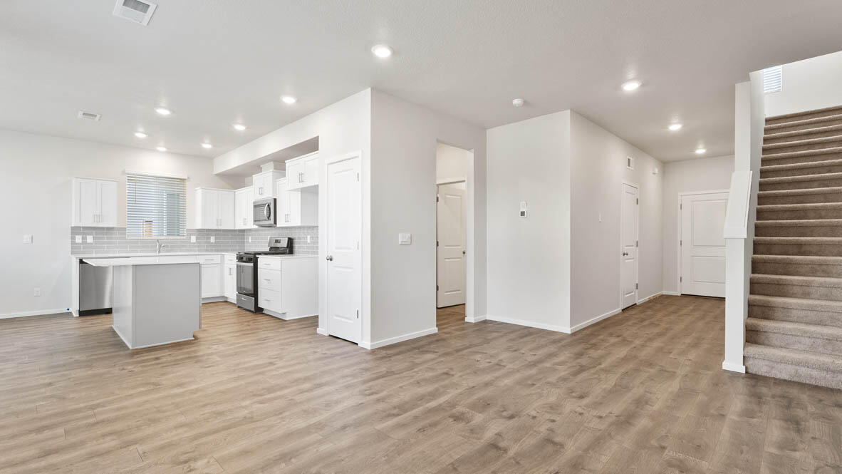 61172 Southeast Splendor Lane Bend, OR 97702 - Photo 4 of 26 004 great room