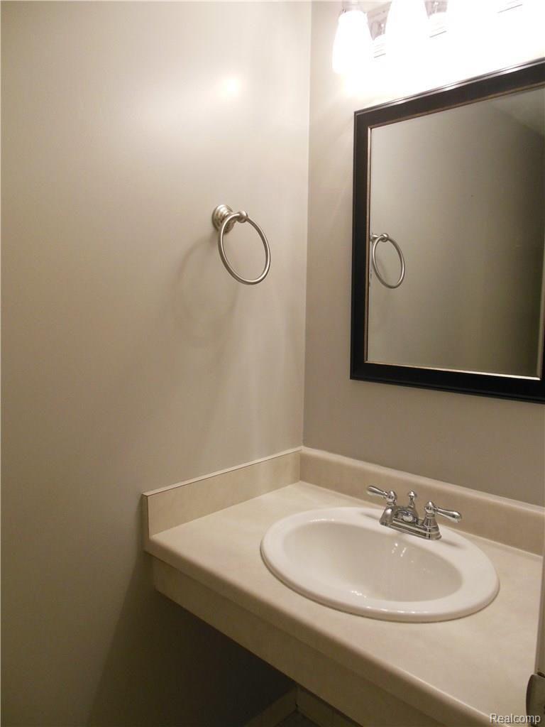 1695 Riverside Drive, Unit 11 Rochester, MI 48309 - Photo 25 of 30 riverside 029.JPG