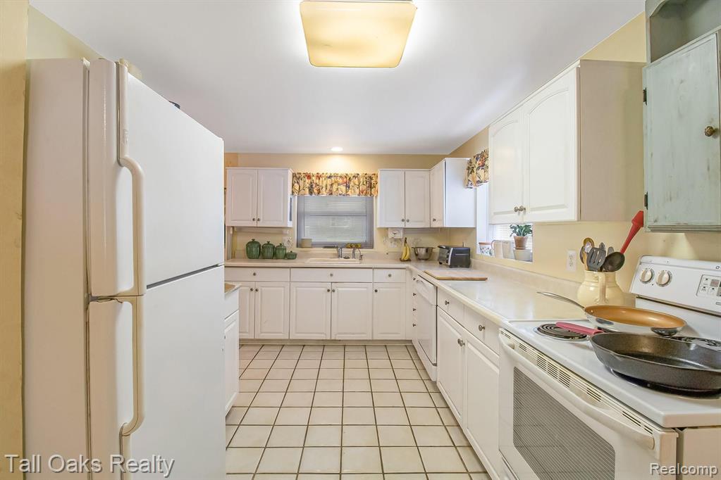 1468 Ruby Avenue Rochester Hills, MI 48309 - Photo 9 of 18