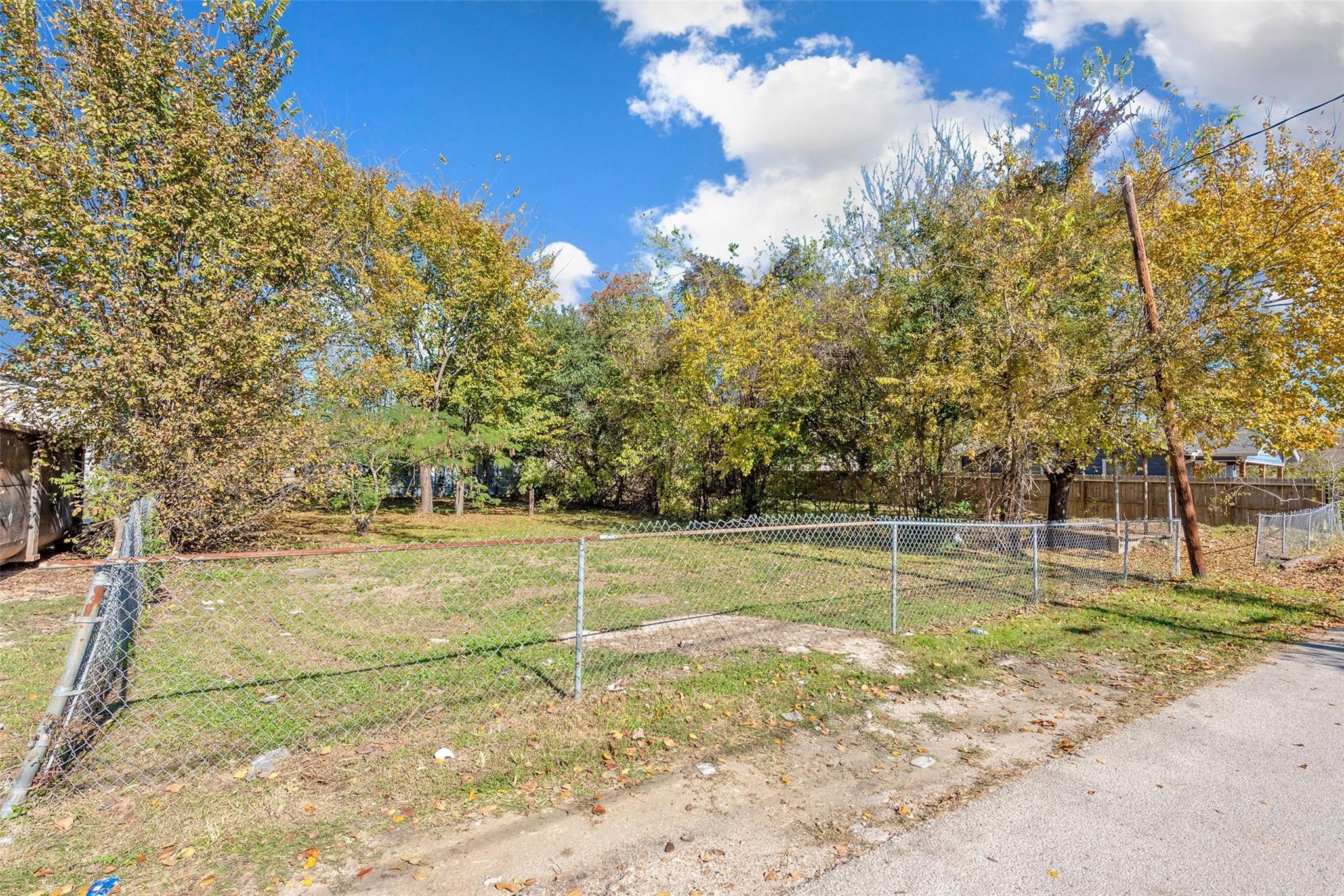 3209 Adelia Street Houston, TX 77026 - Photo 6 of 18 a view of a yard