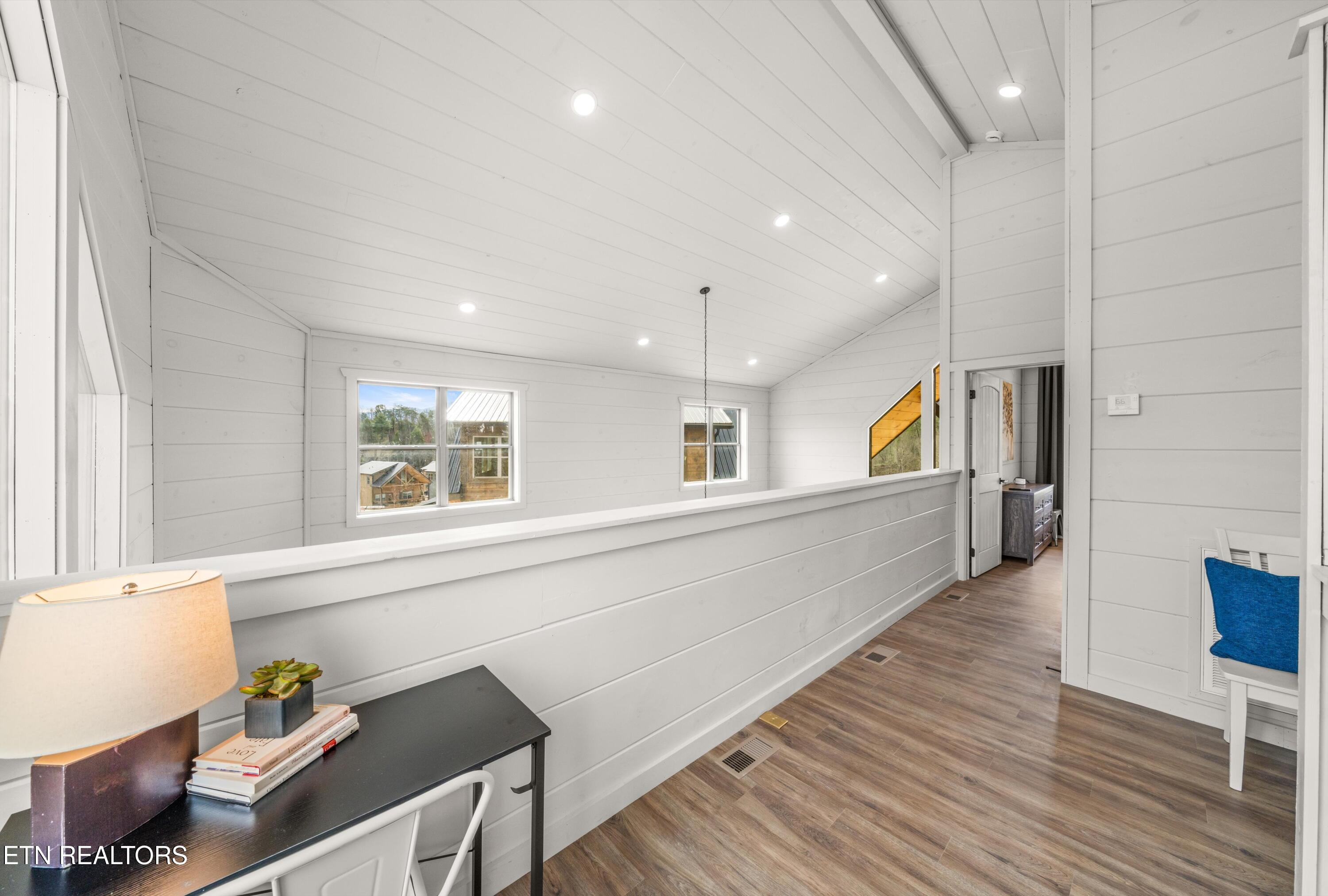 2876 Sequoia Road Pigeon Forge, TN 37863 - Photo 12 of 21 12_Loft_Desk