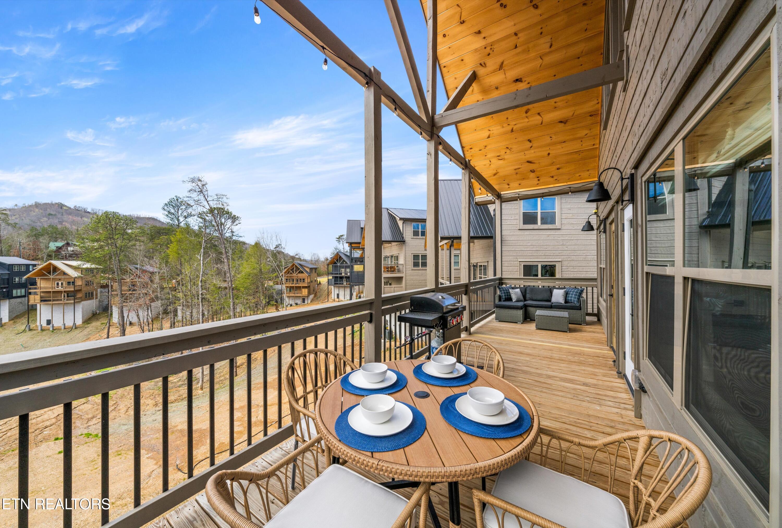 2876 Sequoia Road Pigeon Forge, TN 37863 - Photo 20 of 21 20_Balcony