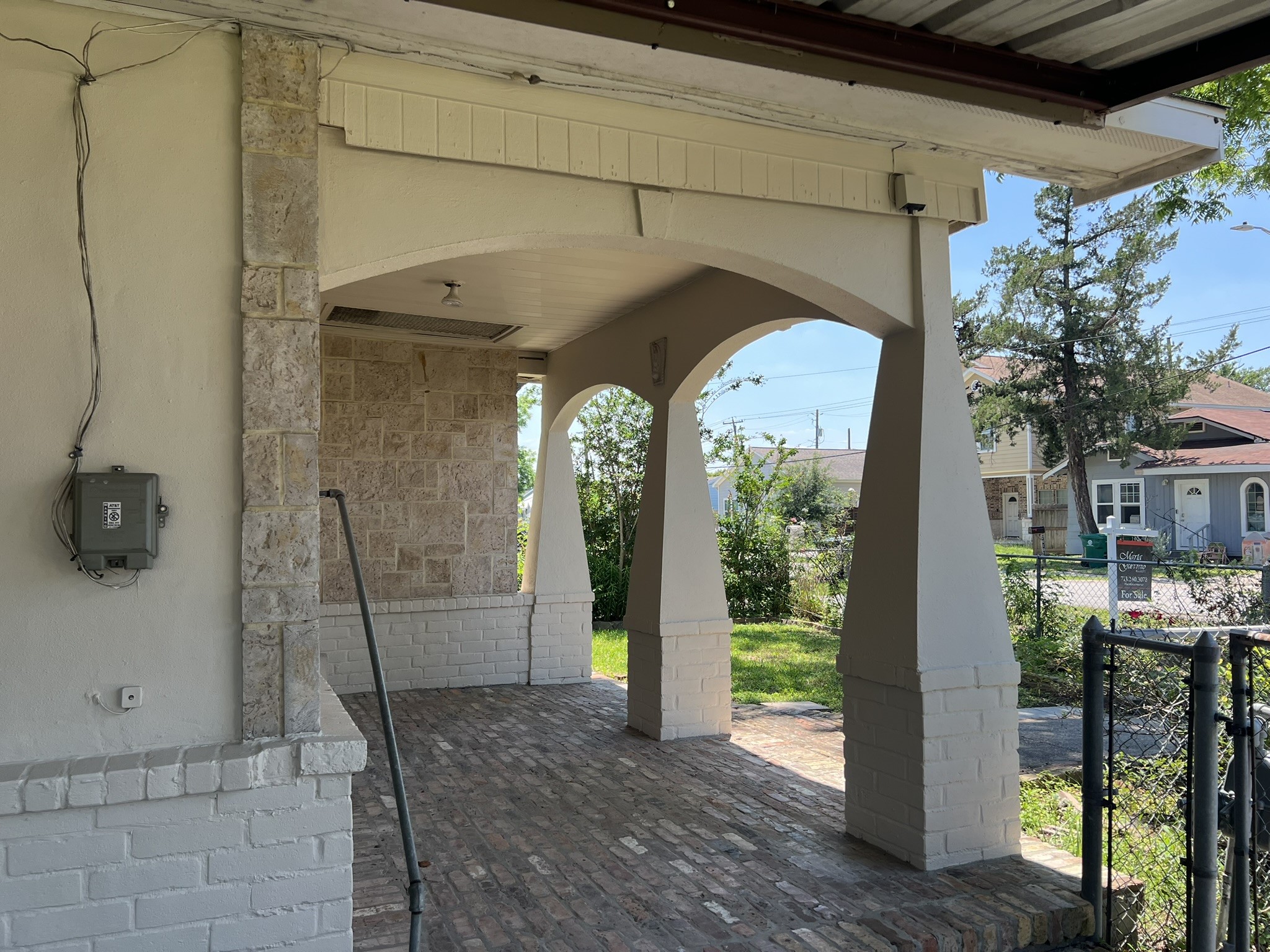 2605 Delafield Street Houston, TX 77023 - Photo 2 of 32 Large front porch