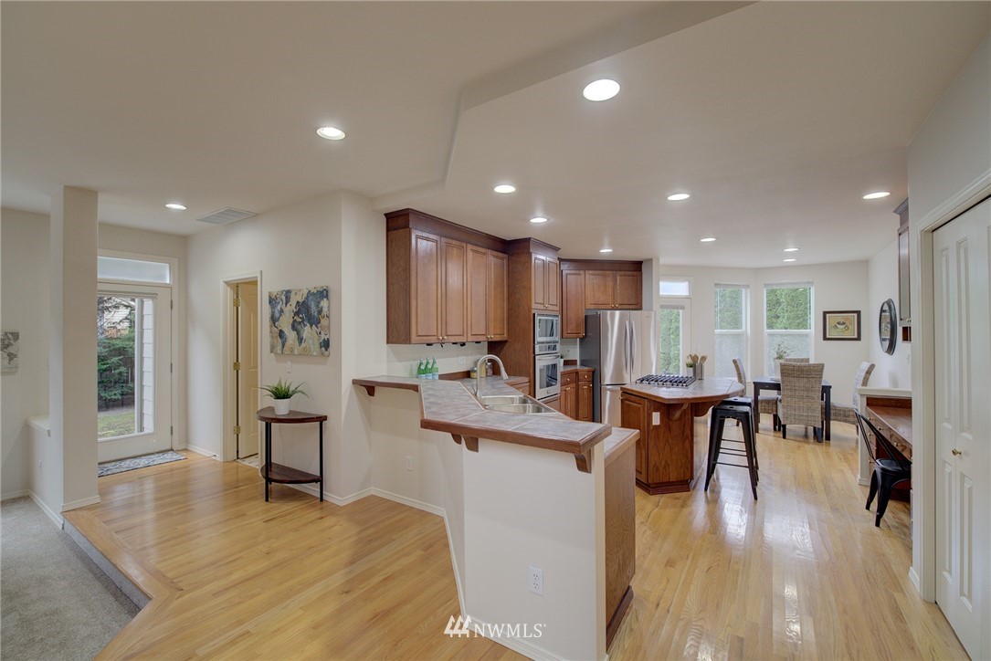18709 33rd Avenue Southeast Bothell, WA 98012 - Photo 7 of 25 Gallery Image 7