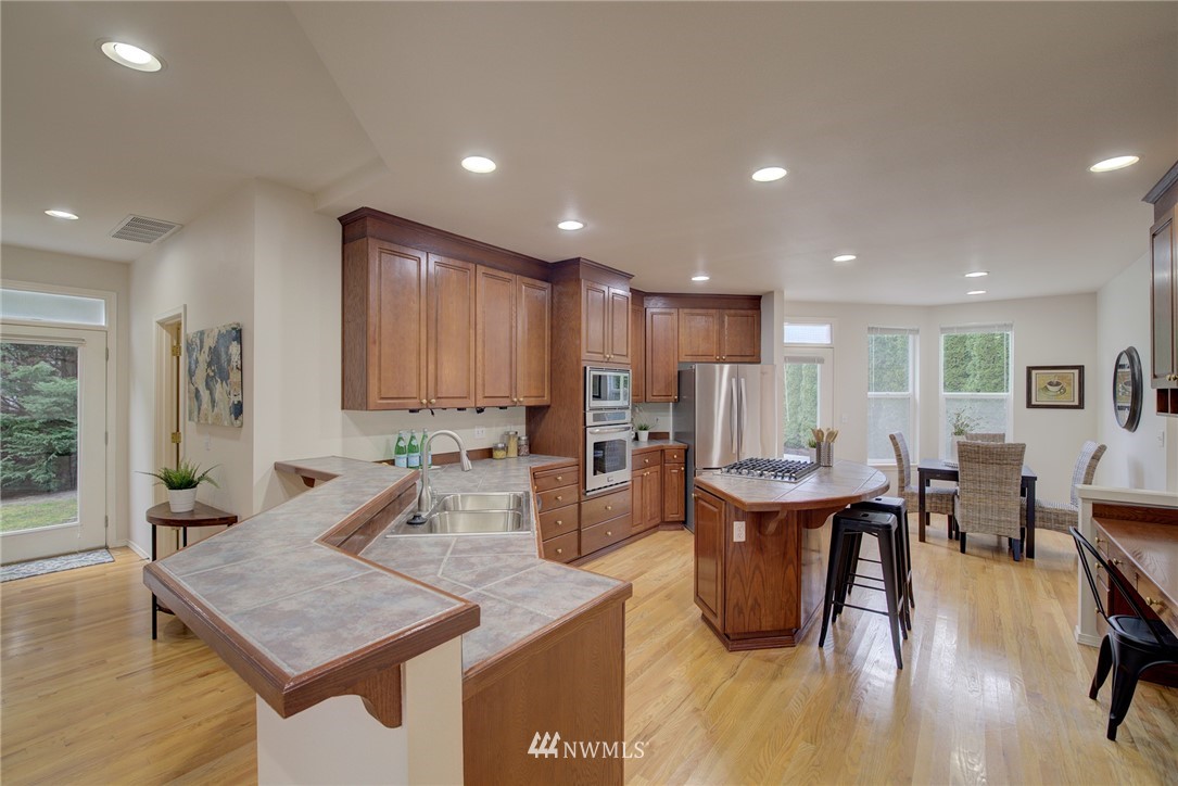 18709 33rd Avenue Southeast Bothell, WA 98012 - Photo 8 of 25 Gallery Image 8