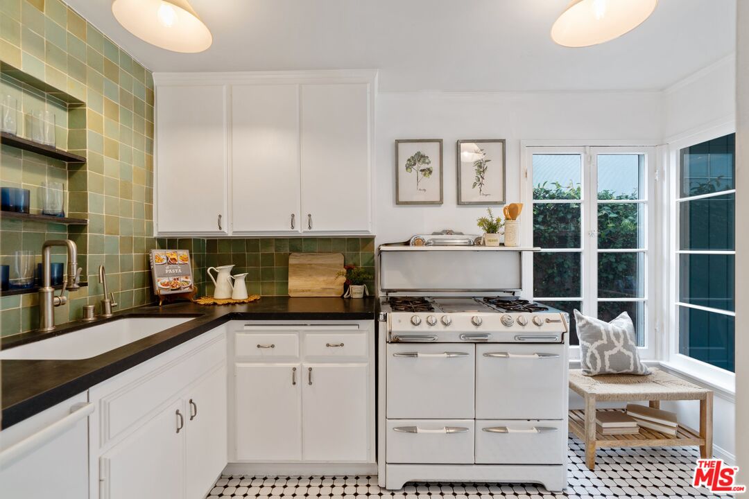 206 West Channel Road Santa Monica, CA 90402 - Photo 15 of 29 Gallery Image 15