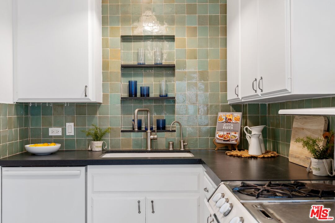 206 West Channel Road Santa Monica, CA 90402 - Photo 16 of 29 Gallery Image 16