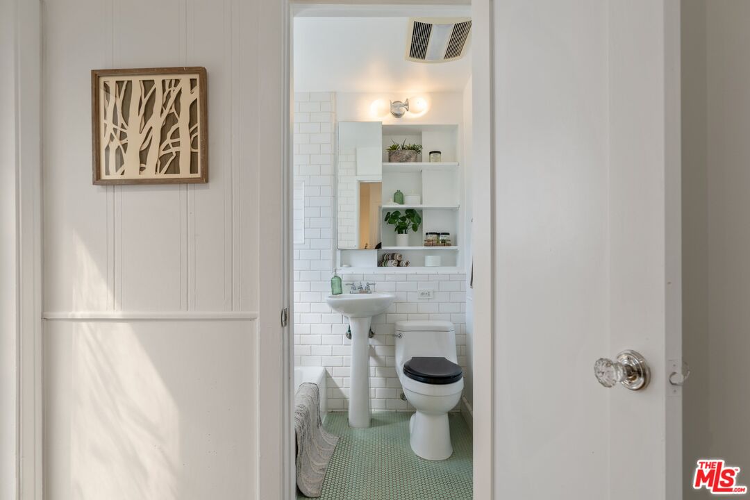 206 West Channel Road Santa Monica, CA 90402 - Photo 26 of 29 Gallery Image 26