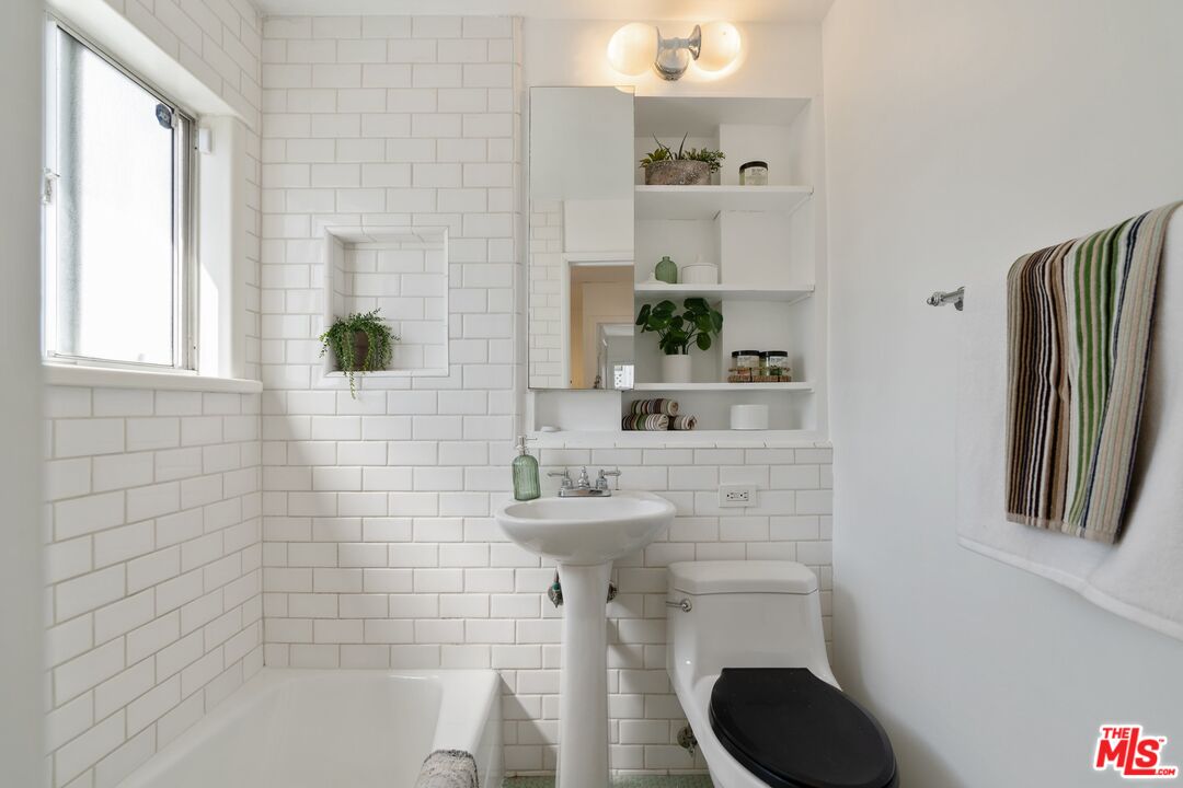206 West Channel Road Santa Monica, CA 90402 - Photo 27 of 29 Gallery Image 27